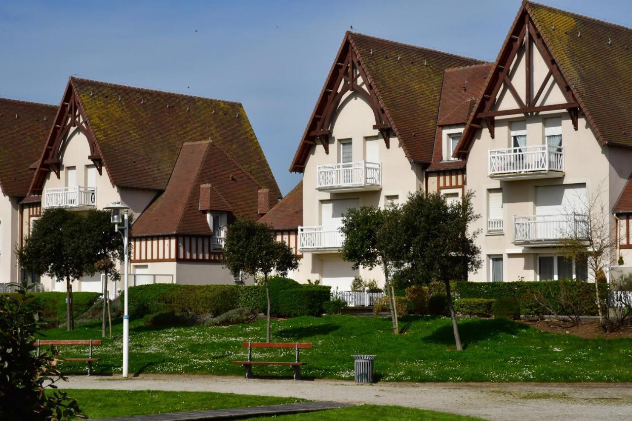 Studio Avec Chambre - Balcon Et A 20M De La Mer Lägenhet Courseulles-sur-Mer Exteriör bild